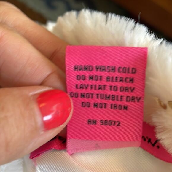 Betsey Johnson white faux fur vest with gold sequins - Picture 8 of 8